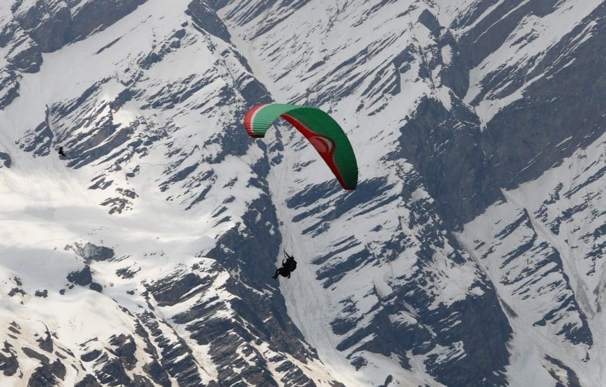 Paragliding in Manali