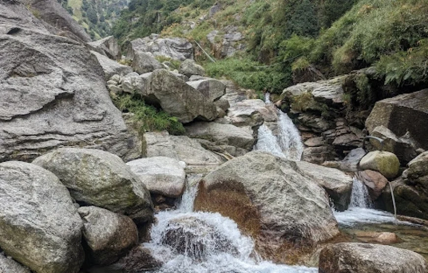 Gallu waterfall hike