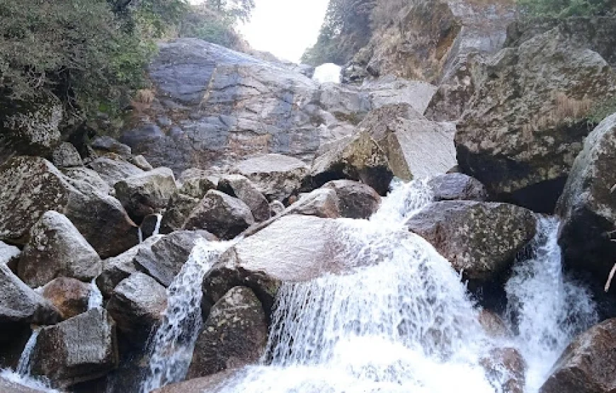 Gallu waterfall hike